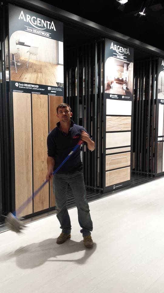 Curățare zilnică showroom