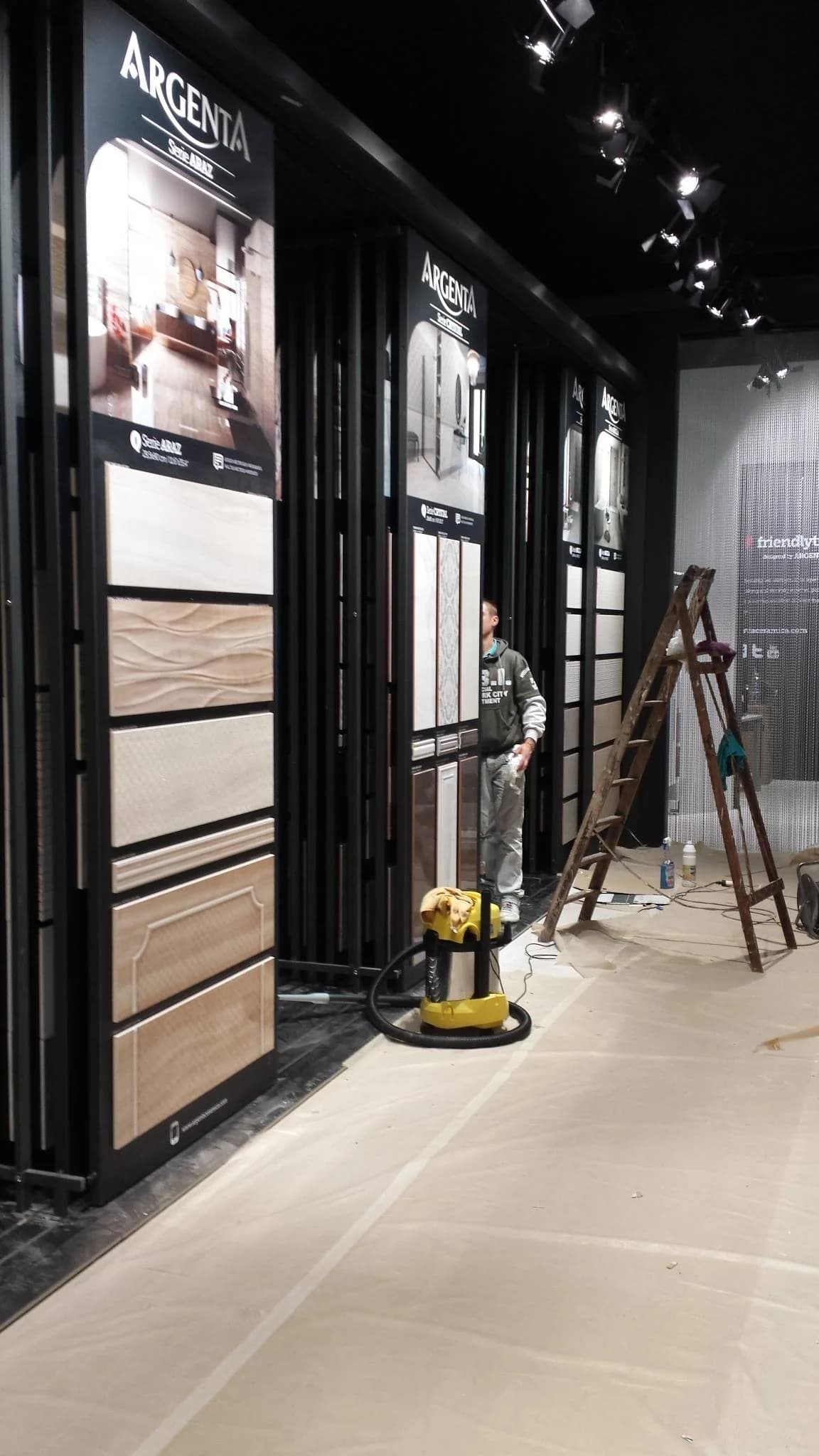 Aspirare profesională showroom